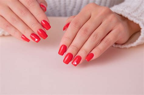 how long are fake nails supposed to last